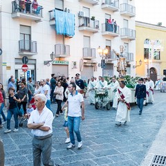 La processione dei Santi patroni, San Riccardo e della Madonna dei Miracoli per le vie cittadine