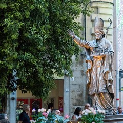 La processione dei Santi patroni, San Riccardo e della Madonna dei Miracoli per le vie cittadine