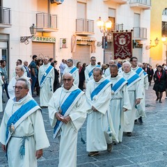 La processione dei Santi patroni, San Riccardo e della Madonna dei Miracoli per le vie cittadine