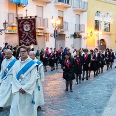 La processione dei Santi patroni, San Riccardo e della Madonna dei Miracoli per le vie cittadine