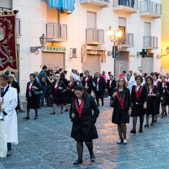 La processione dei Santi patroni, San Riccardo e della Madonna dei Miracoli per le vie cittadine