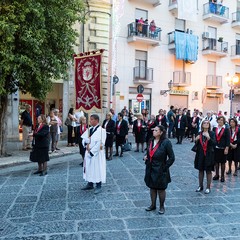 La processione dei Santi patroni, San Riccardo e della Madonna dei Miracoli per le vie cittadine