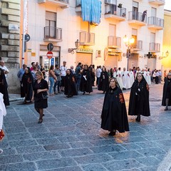 La processione dei Santi patroni, San Riccardo e della Madonna dei Miracoli per le vie cittadine