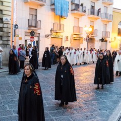 La processione dei Santi patroni, San Riccardo e della Madonna dei Miracoli per le vie cittadine