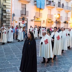 La processione dei Santi patroni, San Riccardo e della Madonna dei Miracoli per le vie cittadine