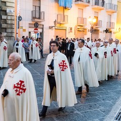 La processione dei Santi patroni, San Riccardo e della Madonna dei Miracoli per le vie cittadine