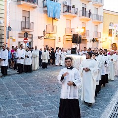 La processione dei Santi patroni, San Riccardo e della Madonna dei Miracoli per le vie cittadine