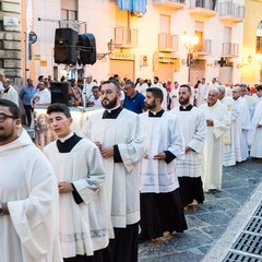 La processione dei Santi patroni, San Riccardo e della Madonna dei Miracoli per le vie cittadine