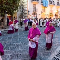 La processione dei Santi patroni, San Riccardo e della Madonna dei Miracoli per le vie cittadine