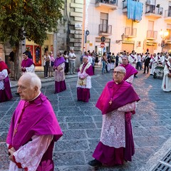 La processione dei Santi patroni, San Riccardo e della Madonna dei Miracoli per le vie cittadine