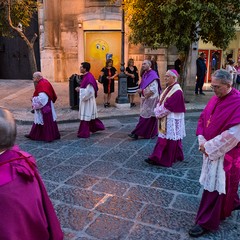 La processione dei Santi patroni, San Riccardo e della Madonna dei Miracoli per le vie cittadine