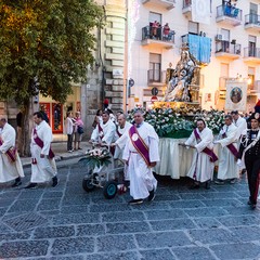 La processione dei Santi patroni, San Riccardo e della Madonna dei Miracoli per le vie cittadine