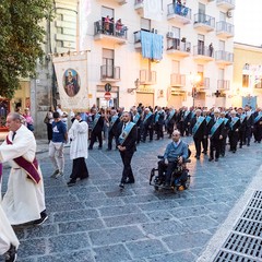 La processione dei Santi patroni, San Riccardo e della Madonna dei Miracoli per le vie cittadine