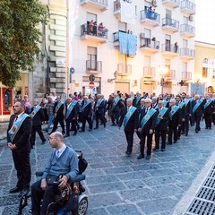La processione dei Santi patroni, San Riccardo e della Madonna dei Miracoli per le vie cittadine