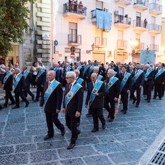 La processione dei Santi patroni, San Riccardo e della Madonna dei Miracoli per le vie cittadine