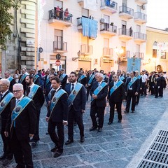 La processione dei Santi patroni, San Riccardo e della Madonna dei Miracoli per le vie cittadine