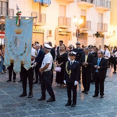 La processione dei Santi patroni, San Riccardo e della Madonna dei Miracoli per le vie cittadine