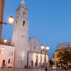 La processione dei Santi patroni, San Riccardo e della Madonna dei Miracoli per le vie cittadine