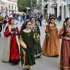 Ritorno al  passato con il corteo storico rinascimentale.