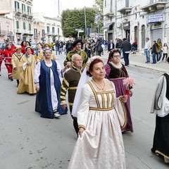 Ritorno al  passato con il corteo storico rinascimentale.