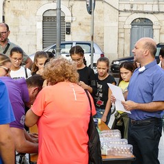 Un’azione di pulizia dell’Associazione 3 Place di Andria insieme ai volontari della Parrocchia Gesù Crocifisso
