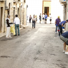 Un’azione di pulizia dell’Associazione 3 Place di Andria insieme ai volontari della Parrocchia Gesù Crocifisso