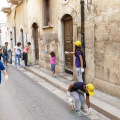 Un’azione di pulizia dell’Associazione 3 Place di Andria insieme ai volontari della Parrocchia Gesù Crocifisso