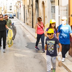 Un’azione di pulizia dell’Associazione 3 Place di Andria insieme ai volontari della Parrocchia Gesù Crocifisso
