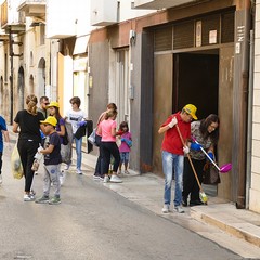 Un’azione di pulizia dell’Associazione 3 Place di Andria insieme ai volontari della Parrocchia Gesù Crocifisso