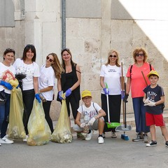 Un’azione di pulizia dell’Associazione 3 Place di Andria insieme ai volontari della Parrocchia Gesù Crocifisso