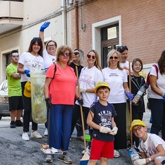 Un’azione di pulizia dell’Associazione 3 Place di Andria insieme ai volontari della Parrocchia Gesù Crocifisso