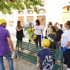Un’azione di pulizia dell’Associazione 3 Place di Andria insieme ai volontari della Parrocchia Gesù Crocifisso