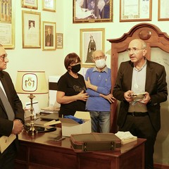 Mons. Gianni Massaro festeggiato dalla comunità di San Francesco