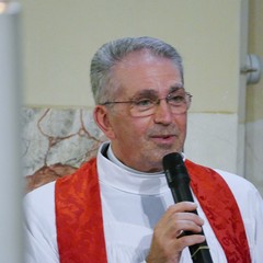 Mons. Gianni Massaro festeggiato dalla comunità di San Francesco