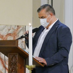 Mons. Gianni Massaro festeggiato dalla comunità di San Francesco