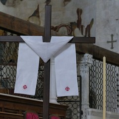 Ieri pomeriggio, 16 marzo si è svolta a Bari nella Basilica di San Nicola il tradizionale Sacro rito della Via Crucis dei Cavalieri e Dame del Santo Sepolcro di Gerusalemme. La Via Crucis è stata presieduta da S.E. Rev.ma Grand’Uff. Mons. Giuseppe Satriano Arcivescovo Metropolita di Bari-Bitonto e Gran Priore di Luogotenenza insieme a Don Carmine Ladogana, Cerimoniere Ecclesiastico e Canonico Onorario della Basilica del Santo Sepolcro, alla presenza di S.E. Cav. di Gr. Cr. Prof. Notaio Ferdinando Parente Luogotenente per l’Italia Meridionale Adriatica dell’Ordine Equestre del Santo Sepolcro