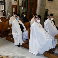 Ieri pomeriggio, 16 marzo si è svolta a Bari nella Basilica di San Nicola il tradizionale Sacro rito della Via Crucis dei Cavalieri e Dame del Santo Sepolcro di Gerusalemme. La Via Crucis è stata presieduta da S.E. Rev.ma Grand’Uff. Mons. Giuseppe Satriano Arcivescovo Metropolita di Bari-Bitonto e Gran Priore di Luogotenenza insieme a Don Carmine Ladogana, Cerimoniere Ecclesiastico e Canonico Onorario della Basilica del Santo Sepolcro, alla presenza di S.E. Cav. di Gr. Cr. Prof. Notaio Ferdinando Parente Luogotenente per l’Italia Meridionale Adriatica dell’Ordine Equestre del Santo Sepolcro