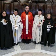 Ieri pomeriggio, 16 marzo si è svolta a Bari nella Basilica di San Nicola il tradizionale Sacro rito della Via Crucis dei Cavalieri e Dame del Santo Sepolcro di Gerusalemme. La Via Crucis è stata presieduta da S.E. Rev.ma Grand’Uff. Mons. Giuseppe Satriano Arcivescovo Metropolita di Bari-Bitonto e Gran Priore di Luogotenenza insieme a Don Carmine Ladogana, Cerimoniere Ecclesiastico e Canonico Onorario della Basilica del Santo Sepolcro, alla presenza di S.E. Cav. di Gr. Cr. Prof. Notaio Ferdinando Parente Luogotenente per l’Italia Meridionale Adriatica dell’Ordine Equestre del Santo Sepolcro