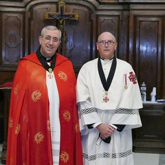 Ieri pomeriggio, 16 marzo si è svolta a Bari nella Basilica di San Nicola il tradizionale Sacro rito della Via Crucis dei Cavalieri e Dame del Santo Sepolcro di Gerusalemme. La Via Crucis è stata presieduta da S.E. Rev.ma Grand’Uff. Mons. Giuseppe Satriano Arcivescovo Metropolita di Bari-Bitonto e Gran Priore di Luogotenenza insieme a Don Carmine Ladogana, Cerimoniere Ecclesiastico e Canonico Onorario della Basilica del Santo Sepolcro, alla presenza di S.E. Cav. di Gr. Cr. Prof. Notaio Ferdinando Parente Luogotenente per l’Italia Meridionale Adriatica dell’Ordine Equestre del Santo Sepolcro
