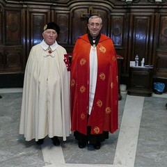 Ieri pomeriggio, 16 marzo si è svolta a Bari nella Basilica di San Nicola il tradizionale Sacro rito della Via Crucis dei Cavalieri e Dame del Santo Sepolcro di Gerusalemme. La Via Crucis è stata presieduta da S.E. Rev.ma Grand’Uff. Mons. Giuseppe Satriano Arcivescovo Metropolita di Bari-Bitonto e Gran Priore di Luogotenenza insieme a Don Carmine Ladogana, Cerimoniere Ecclesiastico e Canonico Onorario della Basilica del Santo Sepolcro, alla presenza di S.E. Cav. di Gr. Cr. Prof. Notaio Ferdinando Parente Luogotenente per l’Italia Meridionale Adriatica dell’Ordine Equestre del Santo Sepolcro