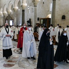 Ieri pomeriggio, 16 marzo si è svolta a Bari nella Basilica di San Nicola il tradizionale Sacro rito della Via Crucis dei Cavalieri e Dame del Santo Sepolcro di Gerusalemme. La Via Crucis è stata presieduta da S.E. Rev.ma Grand’Uff. Mons. Giuseppe Satriano Arcivescovo Metropolita di Bari-Bitonto e Gran Priore di Luogotenenza insieme a Don Carmine Ladogana, Cerimoniere Ecclesiastico e Canonico Onorario della Basilica del Santo Sepolcro, alla presenza di S.E. Cav. di Gr. Cr. Prof. Notaio Ferdinando Parente Luogotenente per l’Italia Meridionale Adriatica dell’Ordine Equestre del Santo Sepolcro