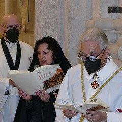 Ieri pomeriggio, 16 marzo si è svolta a Bari nella Basilica di San Nicola il tradizionale Sacro rito della Via Crucis dei Cavalieri e Dame del Santo Sepolcro di Gerusalemme. La Via Crucis è stata presieduta da S.E. Rev.ma Grand’Uff. Mons. Giuseppe Satriano Arcivescovo Metropolita di Bari-Bitonto e Gran Priore di Luogotenenza insieme a Don Carmine Ladogana, Cerimoniere Ecclesiastico e Canonico Onorario della Basilica del Santo Sepolcro, alla presenza di S.E. Cav. di Gr. Cr. Prof. Notaio Ferdinando Parente Luogotenente per l’Italia Meridionale Adriatica dell’Ordine Equestre del Santo Sepolcro