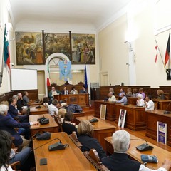Una commedia che dura da cinquant’anni