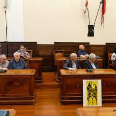 Una commedia che dura da cinquant’anni
