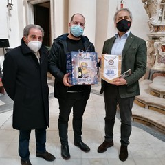 Il Rotary consegna confezioni natalizie a parrocchie per famiglie povere