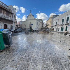 piazza Porta la Barra ed il piazzale antistante le chiese dell’Altomare e del Carmine