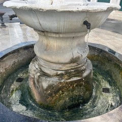 piazza Porta la Barra ed il piazzale antistante le chiese dell’Altomare e del Carmine