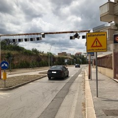 Rischio caduta pannelli in ferro arrugginiti su via Bisceglie