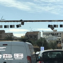 resta il pericolo caduta pannelli su via Bisceglie