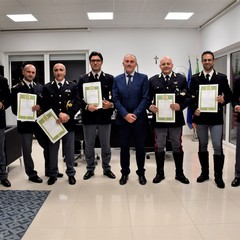 Consegna encomi, lodi e compiacimenti ai poliziotti della Questura Bat